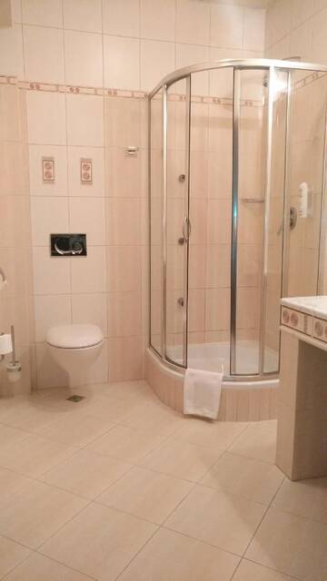 Фото номера Двухместный номер с 2 отдельными кроватями и окном Отель Hotel Umina г. Чорштын 6