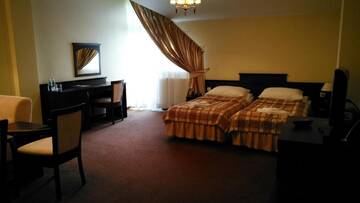 Фото номера Двухместный номер с 2 отдельными кроватями и окном Отель Hotel Umina г. Чорштын 7