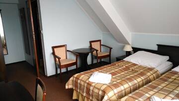Фото номера Двухместный номер с 2 отдельными кроватями и балконом Отель Hotel Umina г. Чорштын 4