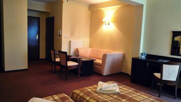 Фото номера Двухместный номер с 2 отдельными кроватями и окном Отель Hotel Umina г. Чорштын 8