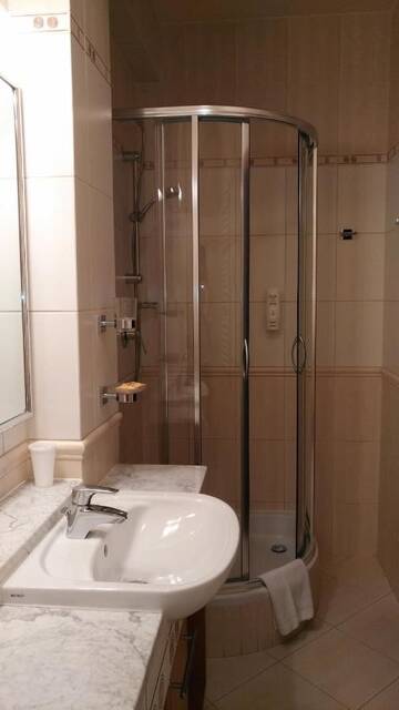 Фото номера Двухместный номер с 2 отдельными кроватями и окном Отель Hotel Umina г. Чорштын 9