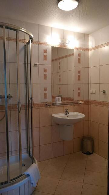 Фото номера Двухместный номер с 2 отдельными кроватями Отель Hotel Umina г. Чорштын 4